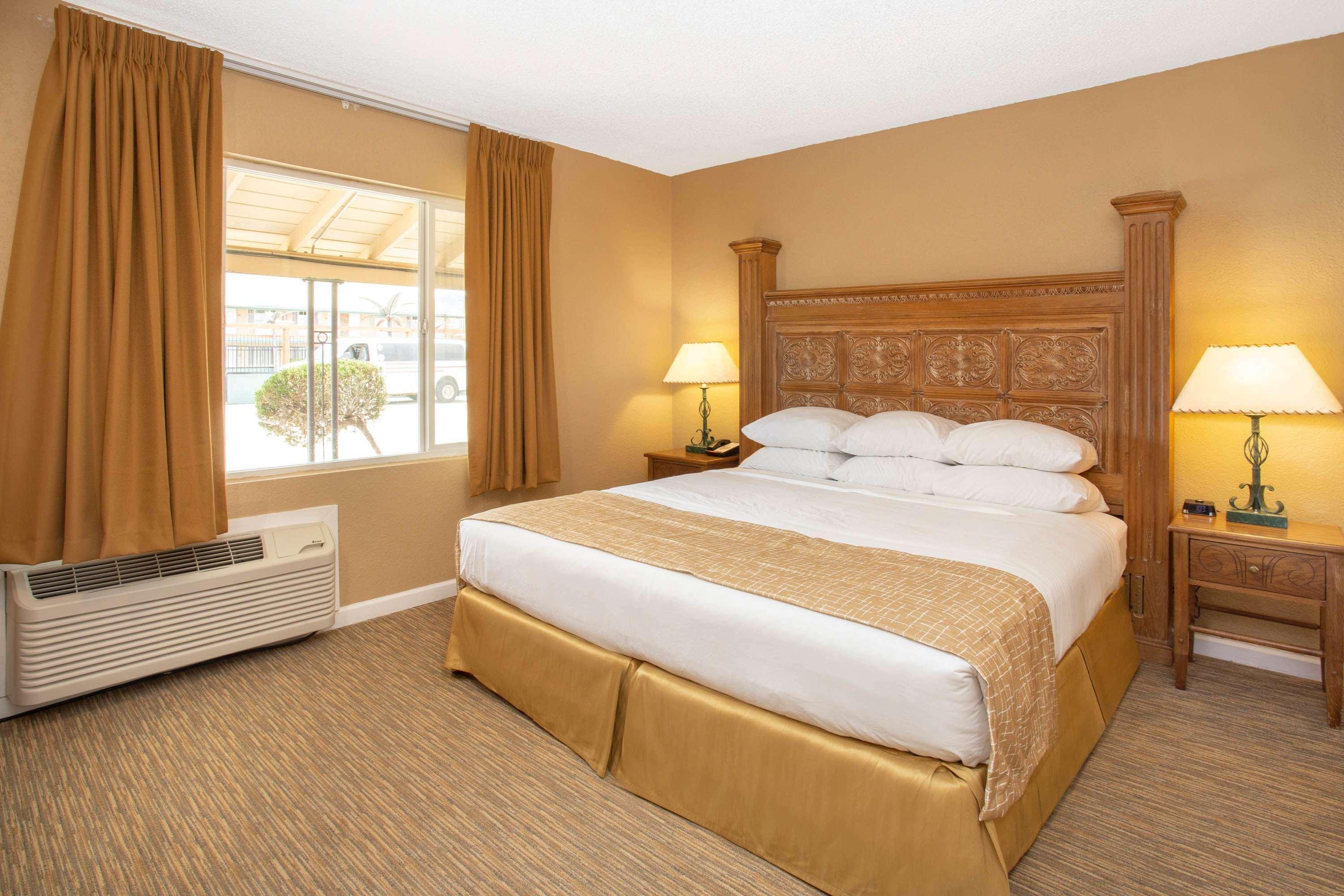 Travelodge By Wyndham Hawthorne Esterno foto
